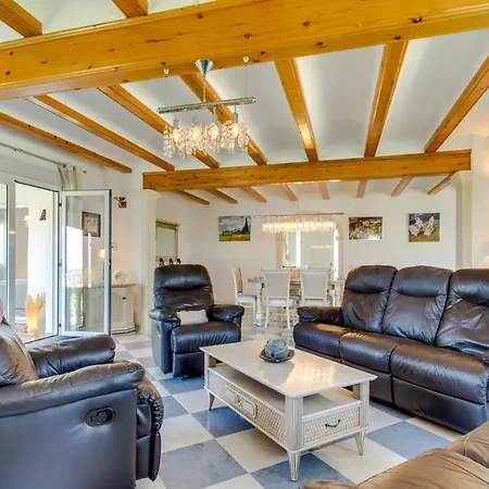 Marisol Villa